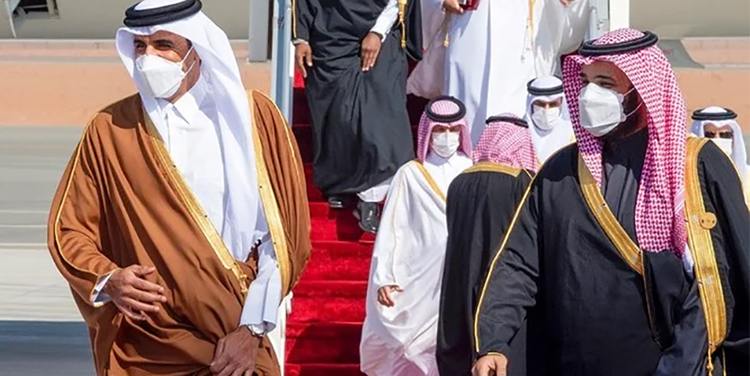 Qatar’s Emir greeted by Saudi 1