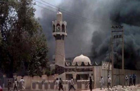 bomb blast at pakistan mosque 17 killed 1