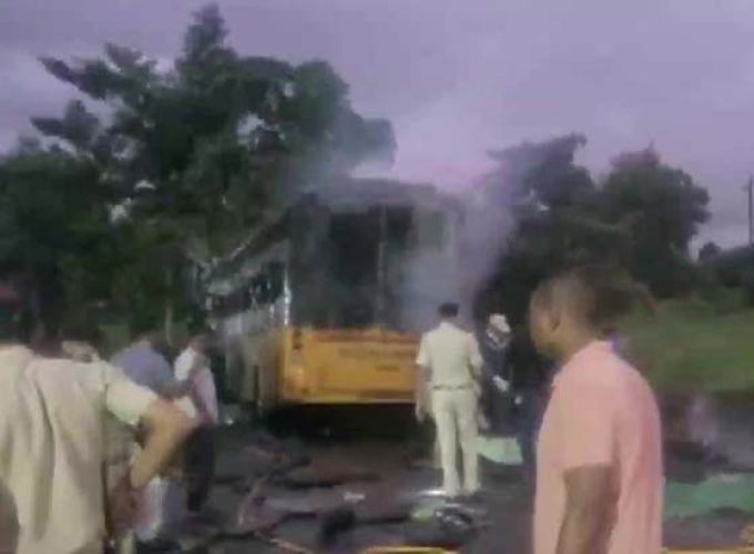 11 dead sa bsu catchse fire in maharashtrsa nashik