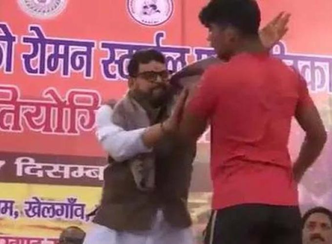 BJP MP censured for slapping wresler on stage