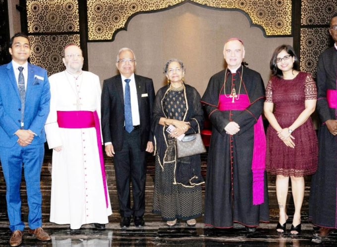 Crowe-Oman-felicitates-Archbishop-MAIN-PHOTO