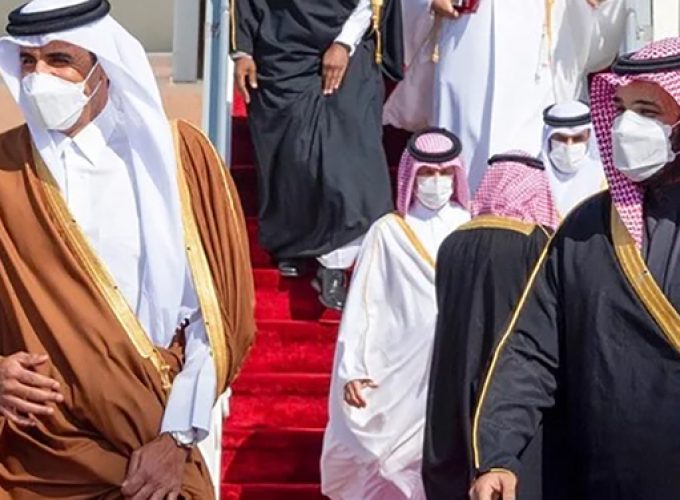 Qatar’s Emir greeted by Saudi 1