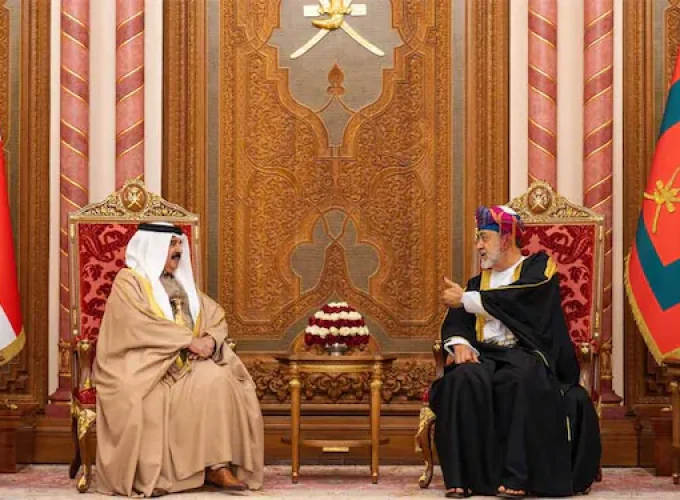 bahrains-king-hamad-bin-isa-al-khalifa-arrives-in-oman-for-state-visit-1