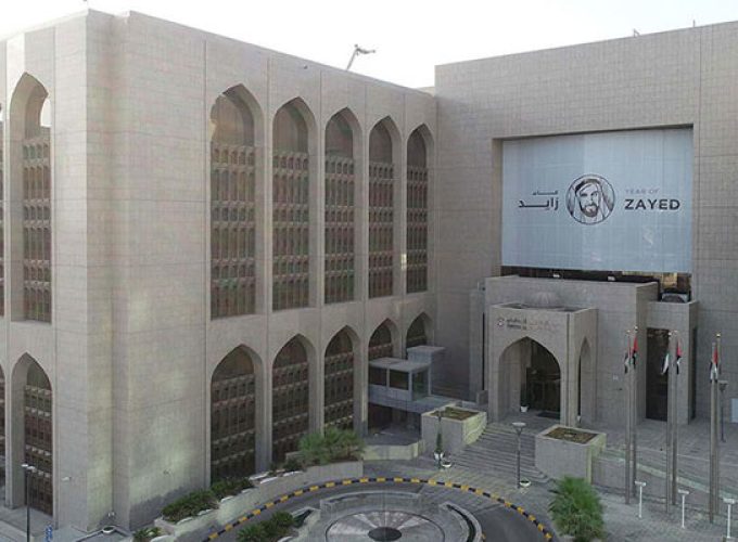 banks in the uae operate six days a week including fridays