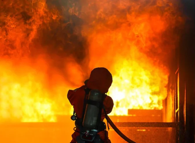 fire-broke-out-in-at-food-storage-facility-in-quriyat-muscat