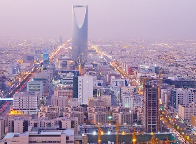 jeddah-metro-will-start-soon-and-saudi-aims-to-become-global-trade-hub-with-trillion-riyal-investments (1)