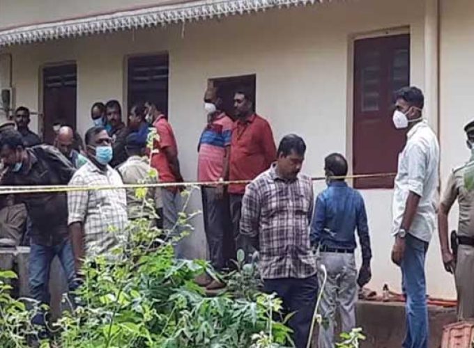 ഇരട്ട നരബലി നടന്ന ഇലന്തൂരിലെ ഭഗവല്‍ സിങ്,ലൈല ദമ്പതികളുടെ വീട്ടുവളപ്പില്‍ നിന്ന് പൊലിസ് മൃതദേഹാവശിഷ്ടങ്ങള്‍ കണ്ടെടുക്കുന്നു. മൃതദേഹങ്ങള്‍ കഷണങ്ങളാക്കി ആഴത്തില്‍ കുഴിച്ചുമൂടുകയായിരുന്നു