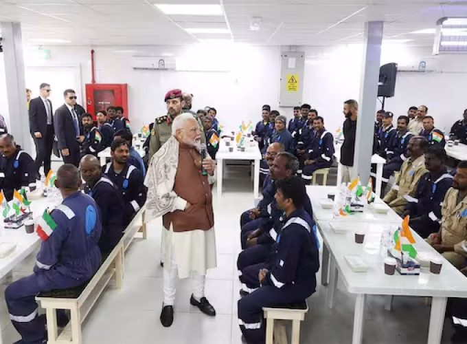 pm-narendra-modi-visits-labour-camp-in-kuwait-after-four-decades-1