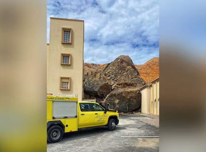 rock-fell-on-residential-building-in-muscat