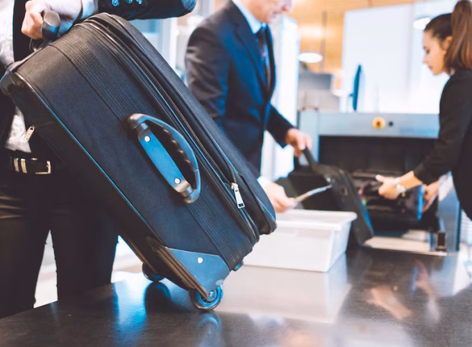 saudi-airport-announces-strict-regulations-on-prohibited-items1-airoport-inspection-airport-checking (1)