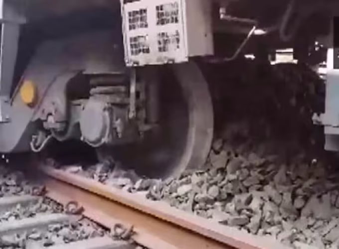 train-derail