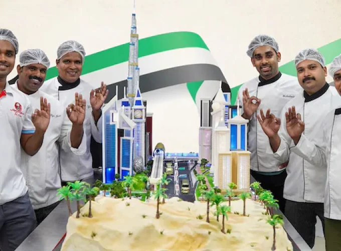 uae-national-day-eid-al-ethihad-cake-from-indians-bakery-dubai1