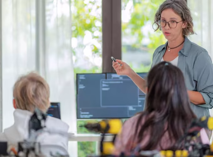 uae-private-schools-begin-to-weave-ai-into-all-aspects-of-curriculum-ai-teaching-school-ai
