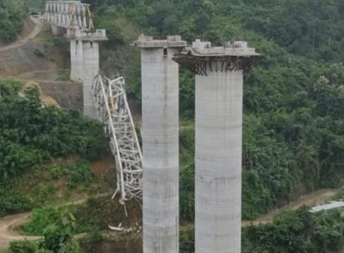 under construction railway bridge collapses 17 workers died