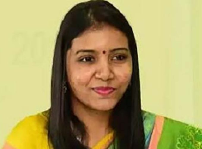 v vigneshwari ias